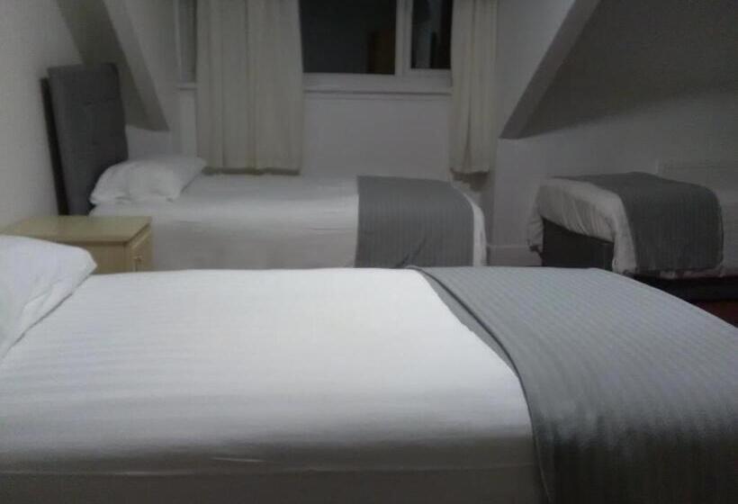 Quarto Triplo Comfort, Clifton Hotel & Bar Newcastle