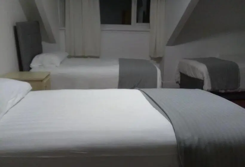 اتاق راحتی سه تخته, Clifton Hotel & Bar Newcastle