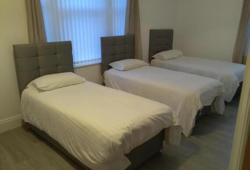 Quarto Triplo Clássico, Clifton Hotel & Bar Newcastle