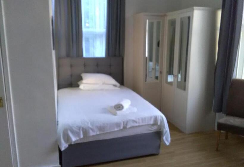 اتاق استاندارد چهار تخته, Clifton Hotel & Bar Newcastle