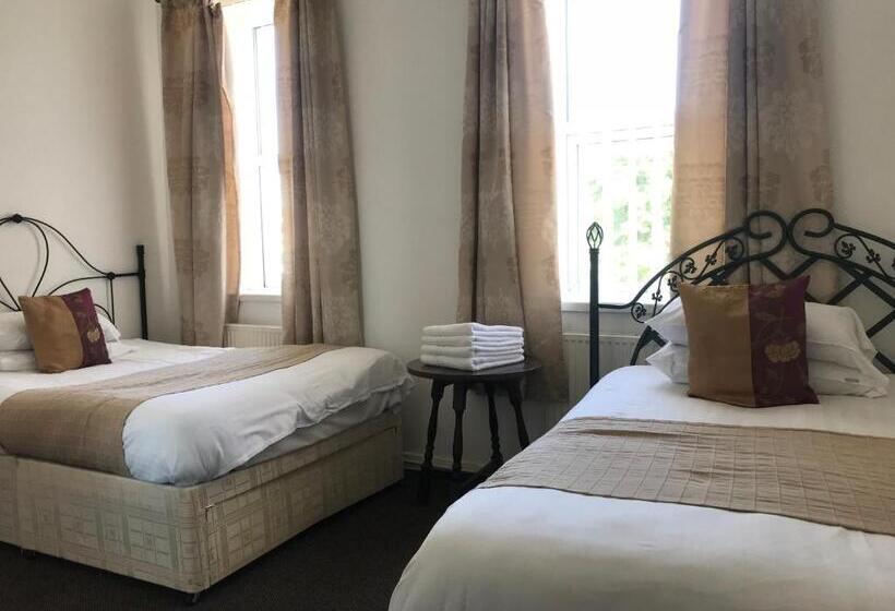 Quarto Quádruplo Estandar, Clifton Hotel & Bar Newcastle