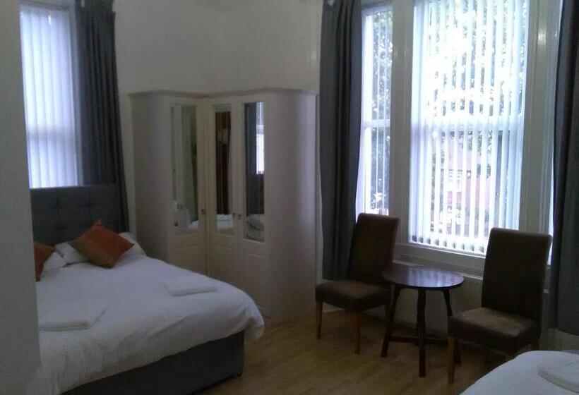 اتاق استاندارد چهار تخته, Clifton Hotel & Bar Newcastle