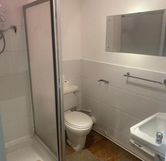 Quarto Familiar, Clifton Hotel & Bar Newcastle