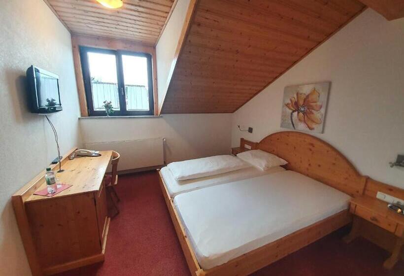 Трехместный Номер Комфорт, Landgasthof Brunnenwirt Zum Meenzer