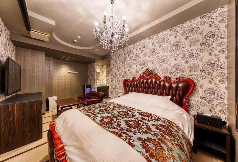 חדר דלוקס, Luna Ibaraki