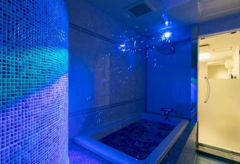 חדר דלוקס, Luna Ibaraki