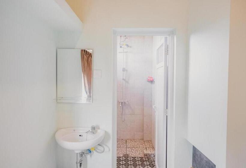 Номер Deluxe, Reddoorz @ Jalan Pangeran Antasari Lampung 2