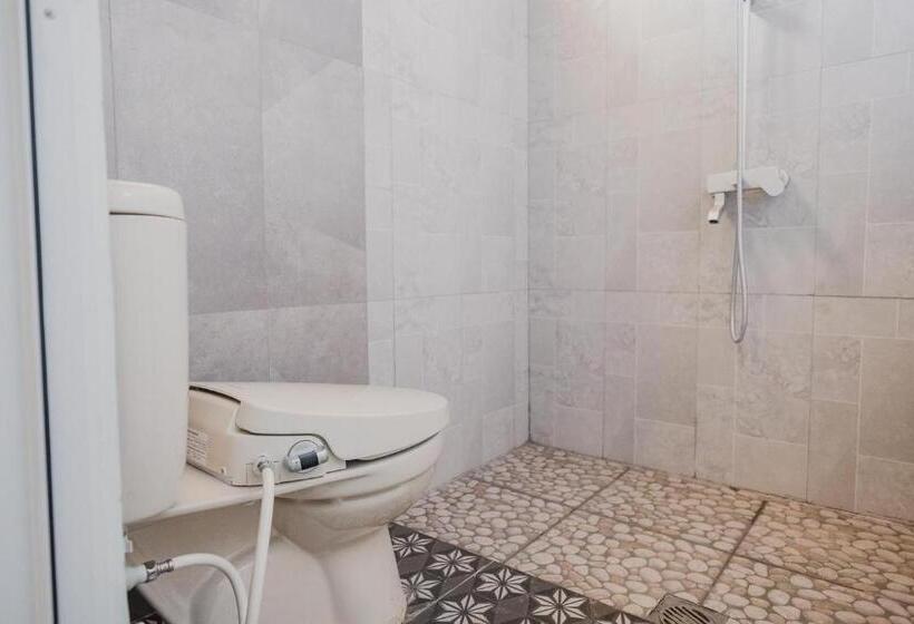 Номер Deluxe, Reddoorz @ Jalan Pangeran Antasari Lampung 2