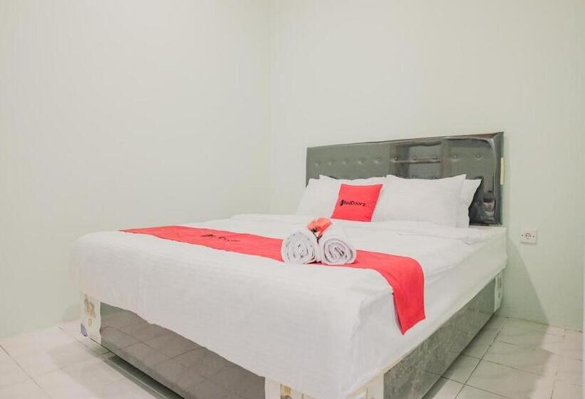 Номер Deluxe, Reddoorz @ Jalan Pangeran Antasari Lampung 2