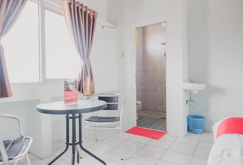 Номер Deluxe, Reddoorz @ Jalan Pangeran Antasari Lampung 2