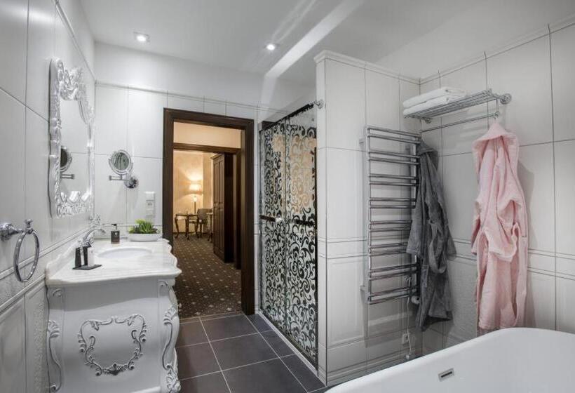 高级套房, Château šanov