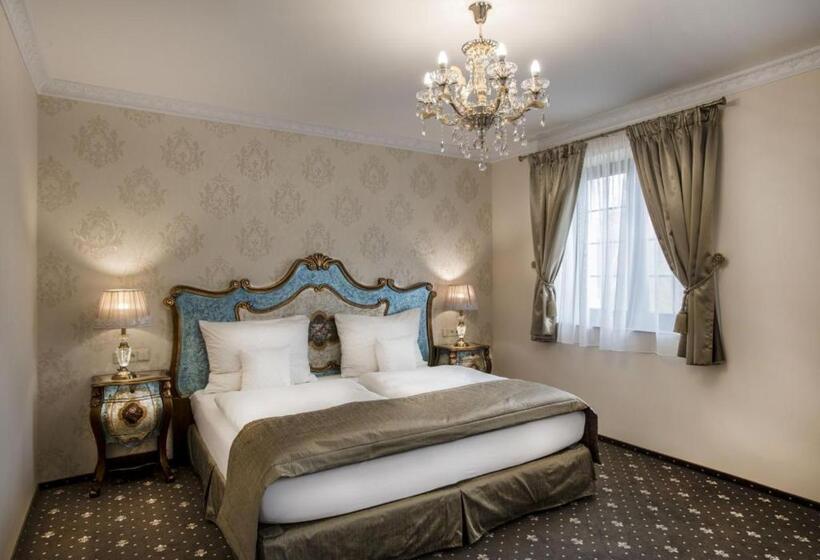 带大床的复式套间, Château šanov