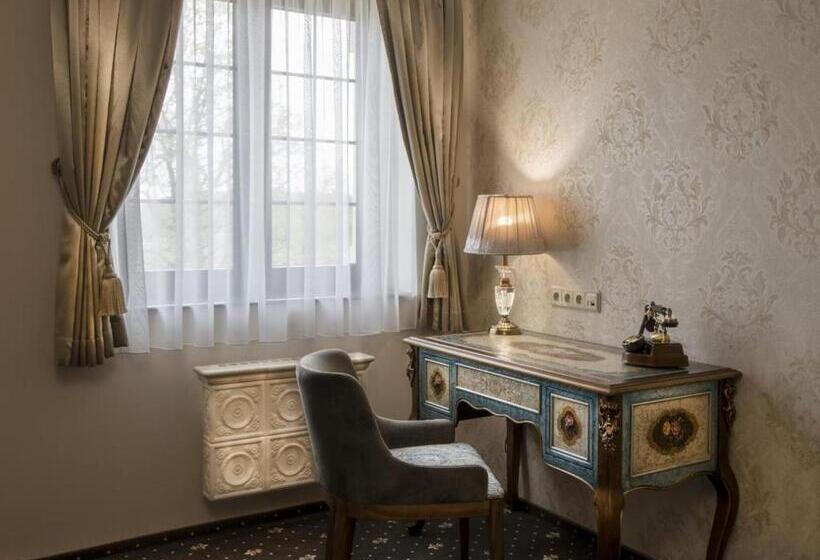 带大床的复式套间, Château šanov