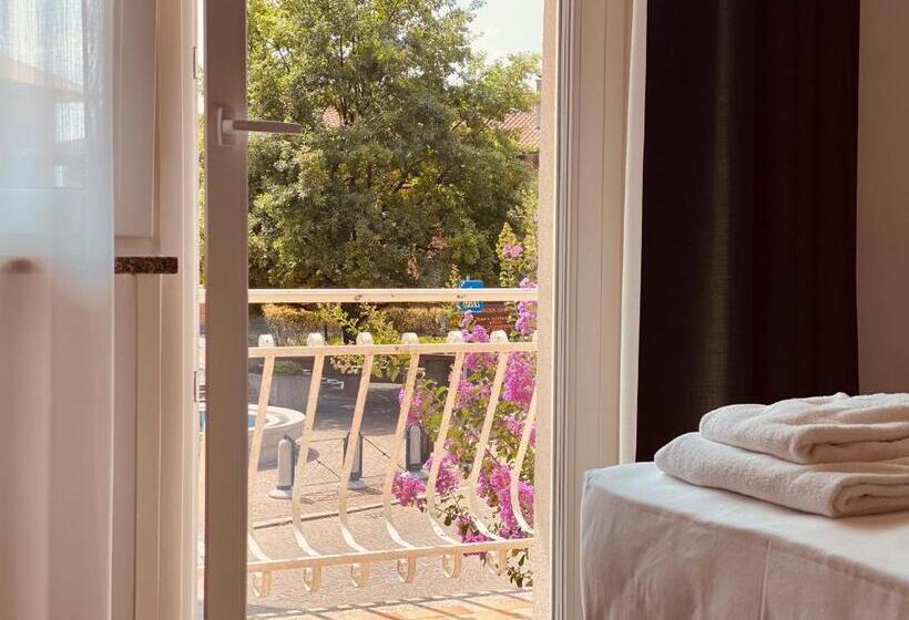 חדר דלוקס, Riviera