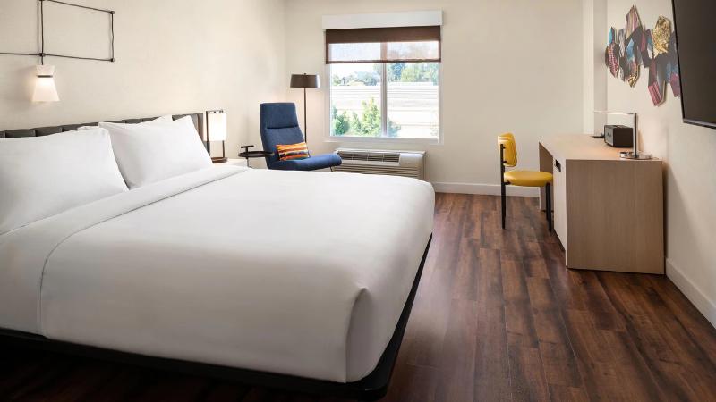 Standard Room King Size Bed, Aloft Mountain View