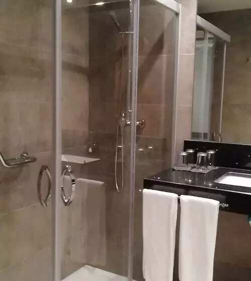 Standard Neljän Hengen Huone, Ciudad De Ponferrada, Ascend Hotel Collection