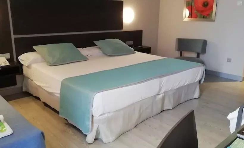 Standard Neljän Hengen Huone, Ciudad De Ponferrada, Ascend Hotel Collection