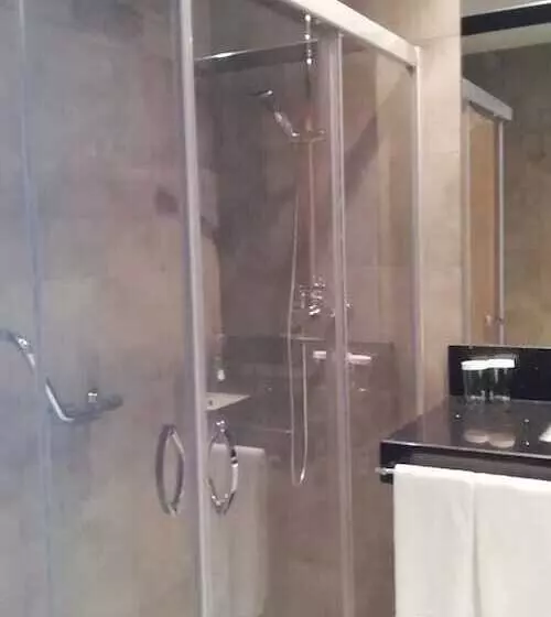 Standard Neljän Hengen Huone, Ciudad De Ponferrada, Ascend Hotel Collection