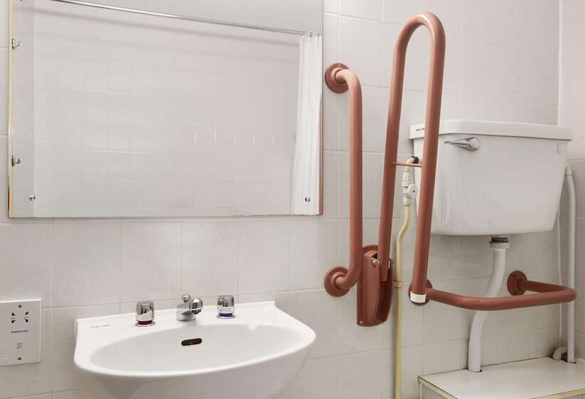 ２ダブルベッドのスタンダードルーム, Days Inn By Wyndham Sevenoaks Clacket Lane