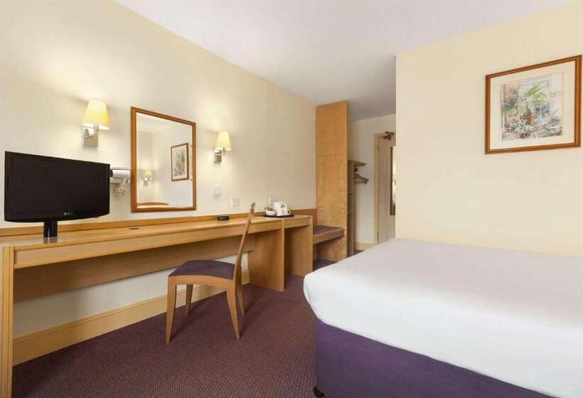 スタンダードルーム, Days Inn By Wyndham Sevenoaks Clacket Lane
