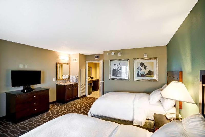 جناح مطلّ علي حمام السباحة, Embassy Suites By Hilton Fort Myers Estero