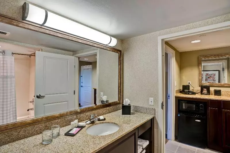 プールビュースイート, Embassy Suites By Hilton Fort Myers Estero