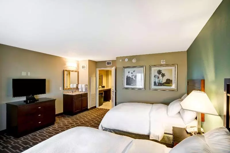 プールビュースイート, Embassy Suites By Hilton Fort Myers Estero