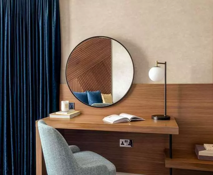 اتاق اجرایی با تخت بزرگ, Hilton Baton Rouge Capitol Center