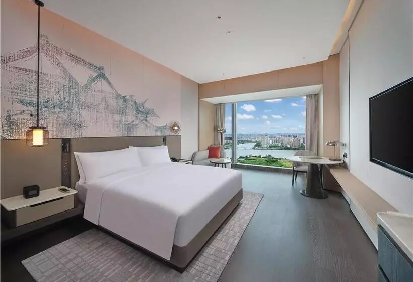 اتاق استاندارد با چشم‌انداز رودخانه, Hilton Baton Rouge Capitol Center