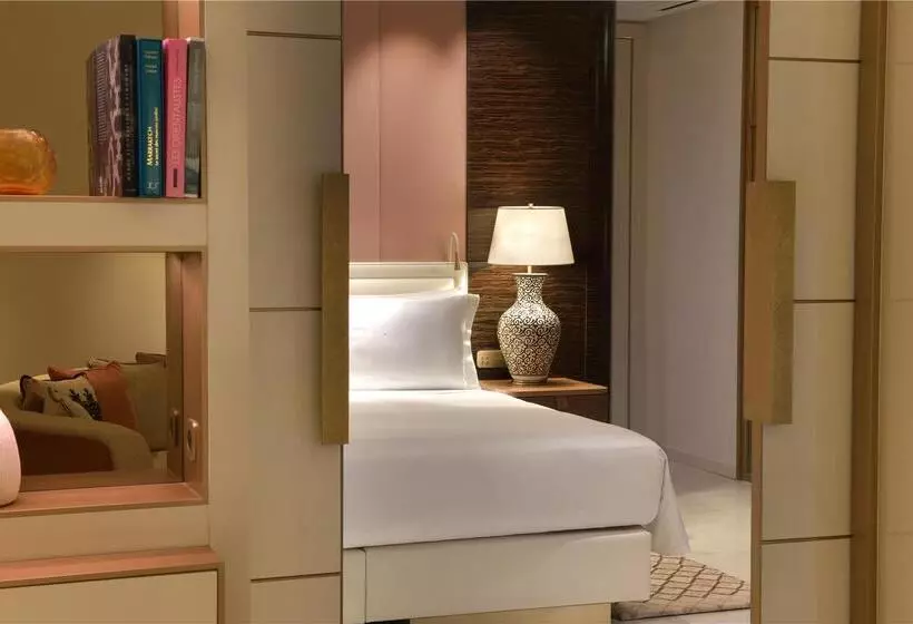 سوئیت با تخت بزرگ, Hilton Baton Rouge Capitol Center