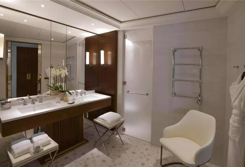 سوئیت با تخت بزرگ, Hilton Baton Rouge Capitol Center