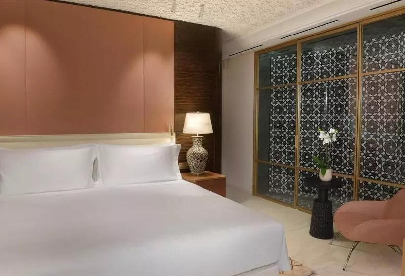 سوئیت با تخت بزرگ, Hilton Baton Rouge Capitol Center