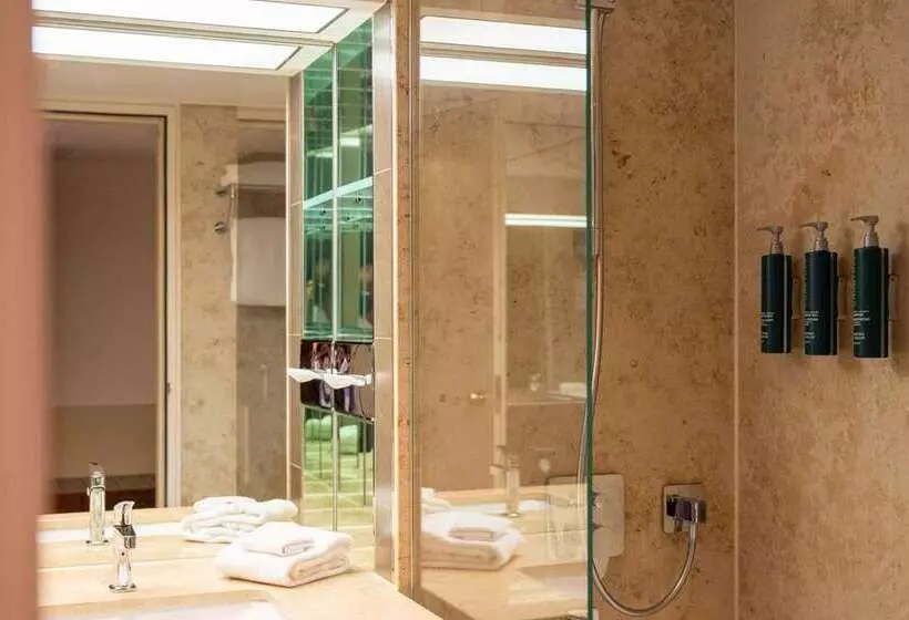 سوئیت با تخت بزرگ, Hilton Baton Rouge Capitol Center