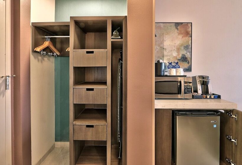 جناح جونيور, Hilton Garden Inn Albuquerque / Journal Center