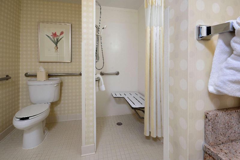 חדר סטנדרט עם מיטת קינג, Hilton Garden Inn Raleigh Capital Blvd I540