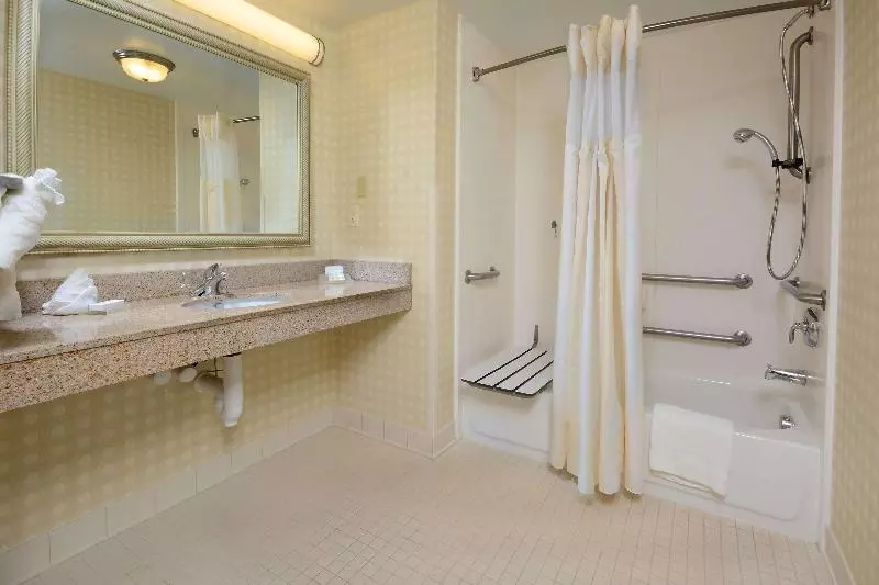 اتاق استاندارد با تخت بزرگ, Hilton Garden Inn Raleigh Capital Blvd I540