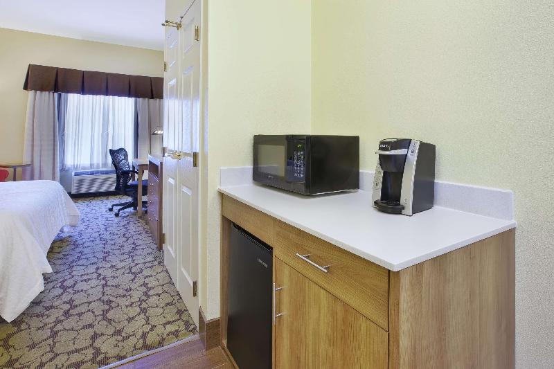 带大床的标准间, Hilton Garden Inn Wichita