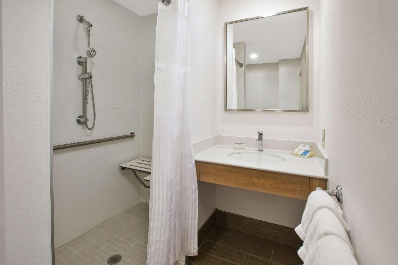 带大床的标准间, Hilton Garden Inn Wichita