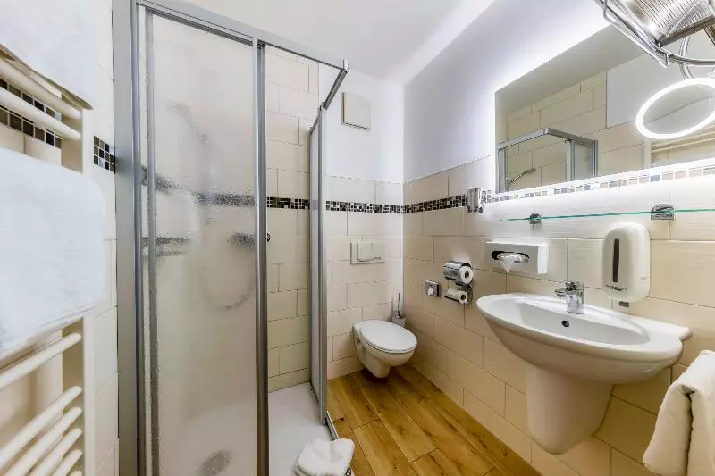 اتاق استاندارد, Land Gut Hotel Hermann