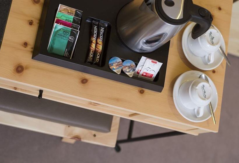 سوئیت جونیور با چشمانداز کوهستان, Riffelhaus 1853