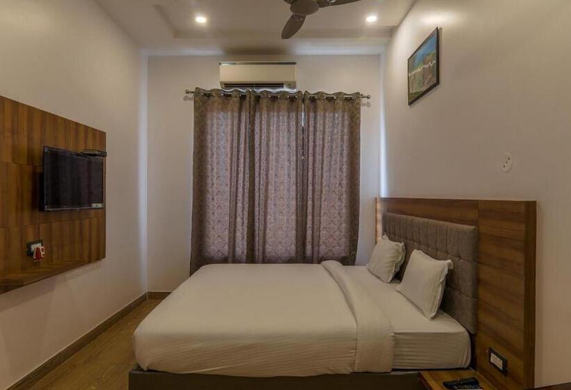 اتاق استاندارد با تخت بزرگ, Global Inn Gold Lucknow