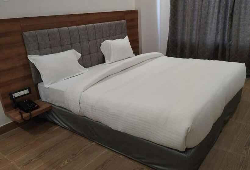 اتاق استاندارد با تخت بزرگ, Global Inn Gold Lucknow