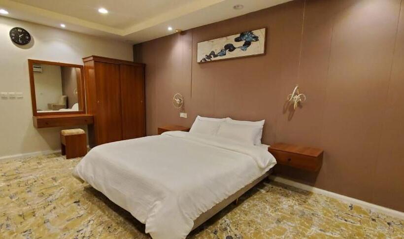 Estudi Familiar, المبيت للشقق الفندقية