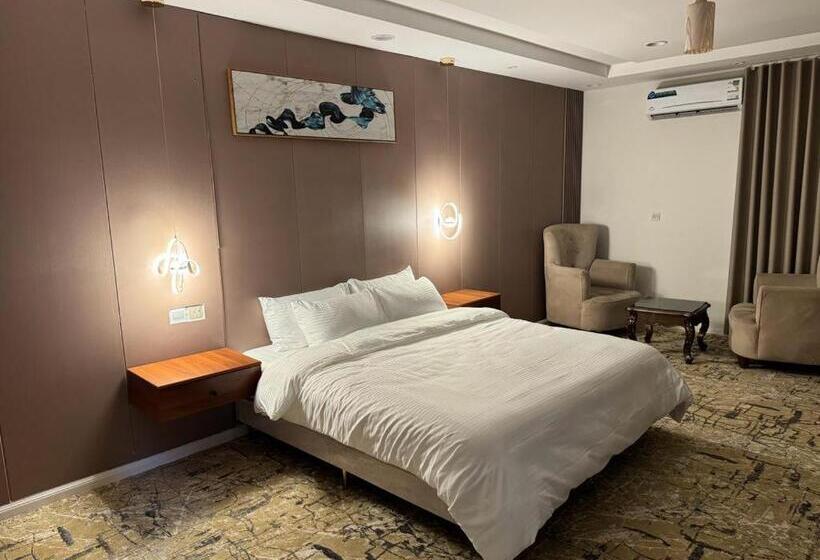 Estudi Familiar, المبيت للشقق الفندقية