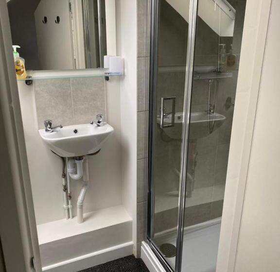 Camera Familiare, The New Wheel Inn