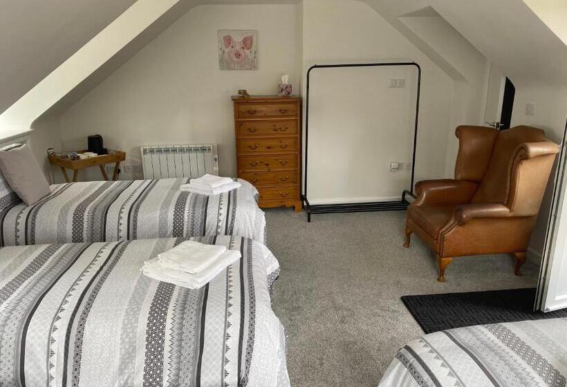 Camera Familiare, The New Wheel Inn