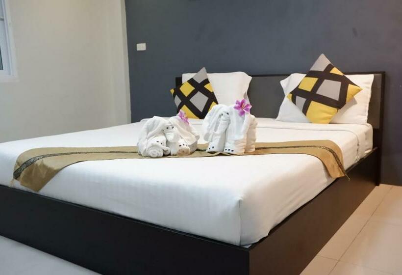 חדר דחוקס עם מיטת קינג, Supachai Inn