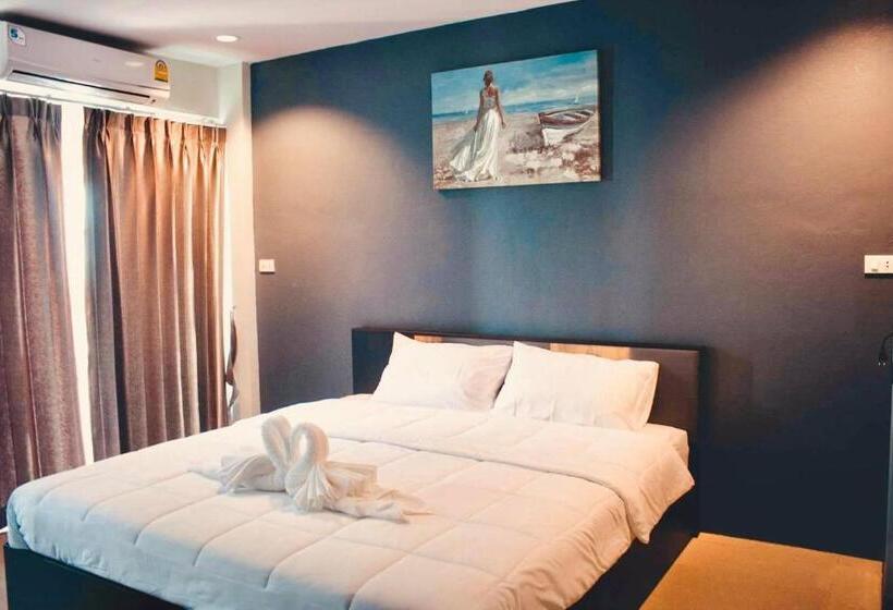 חדר דלוקס, Supachai Inn