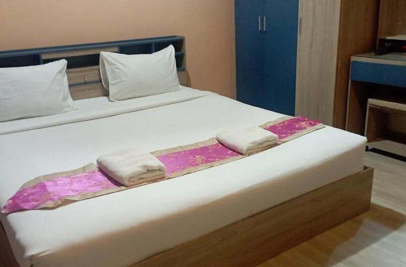 חדר דחוקס עם מיטת קינג, Supachai Inn