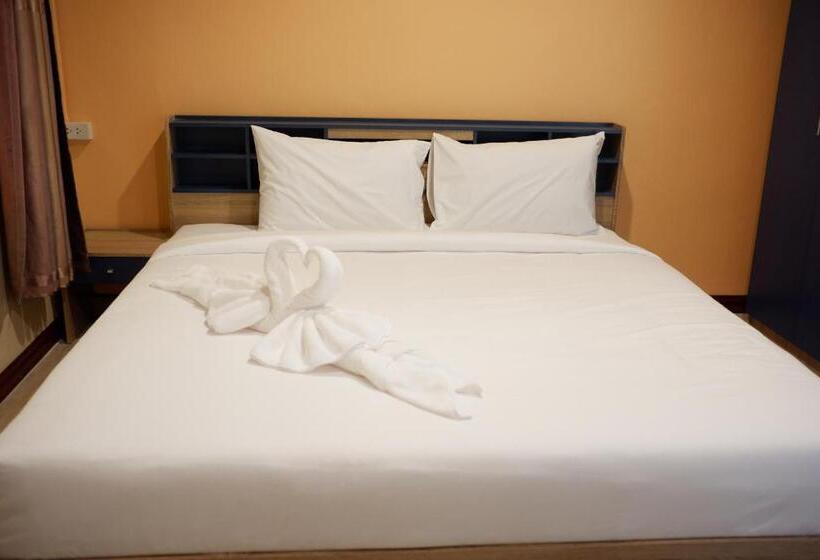 חדר דחוקס עם מיטת קינג, Supachai Inn